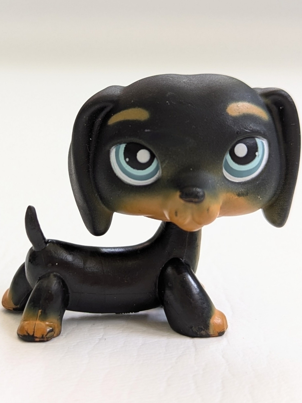 Authentic Littlest Pet Shop LPS #325 Dachshund Blue Eyes Intact Magnet